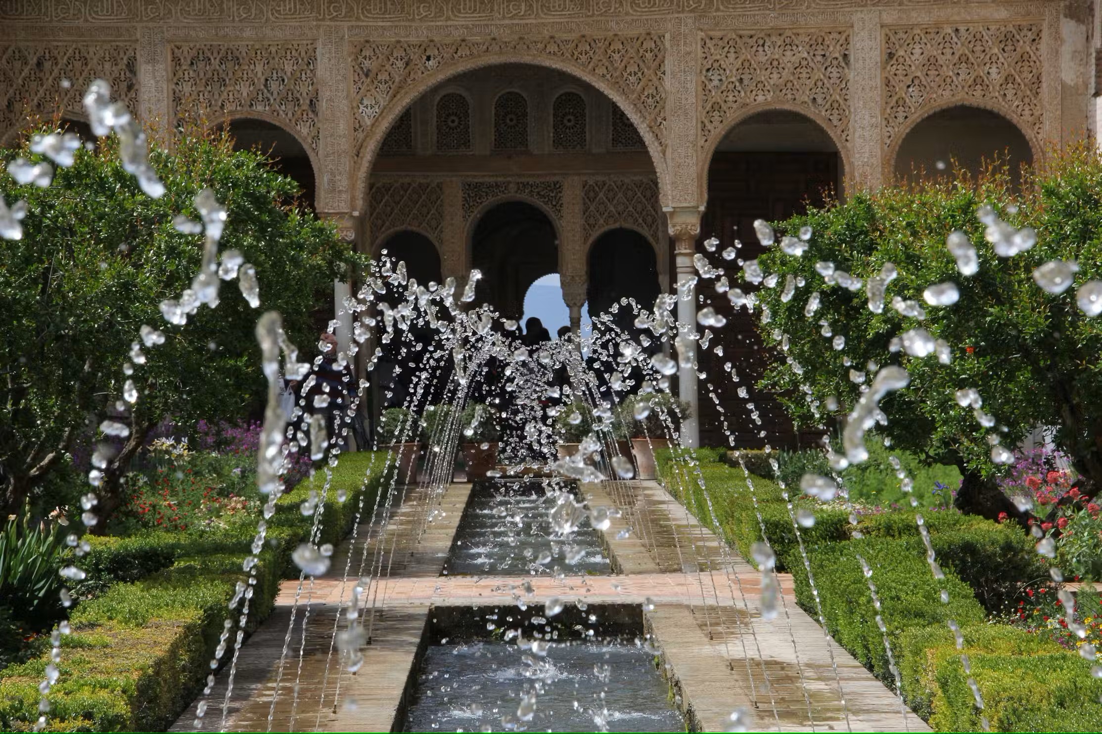 Entrada Alhambra de Granada con palacios Nazaríes