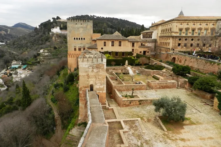 alhambra y palacio carlos v visita guiada naturanda 1 2 768x512