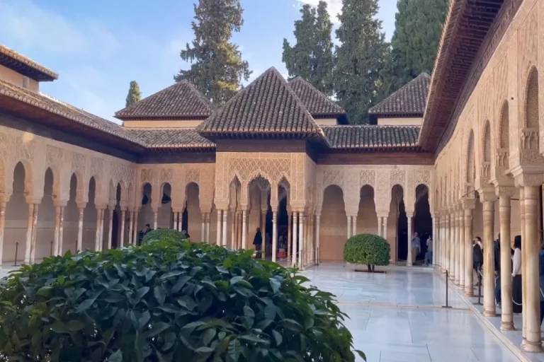 patio interior alhambra granada visita guiada naturanda 1 768x512